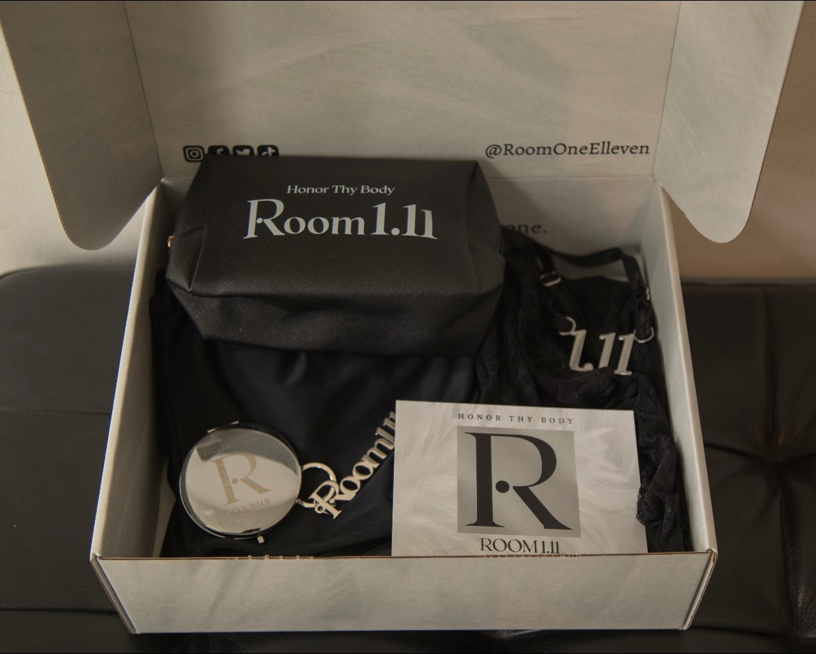 Room 1.11 Makeup Bag